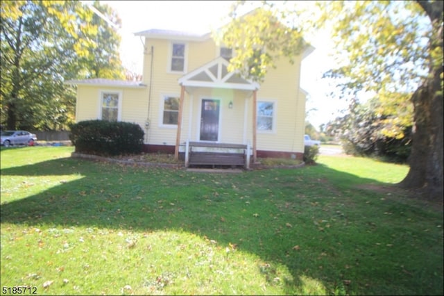 view of front of house with a front lawn