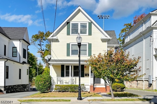 view of front facade with covered porch