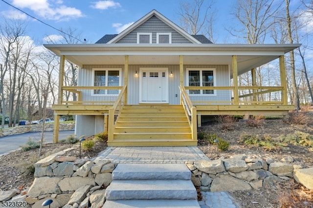 view of front facade with covered porch