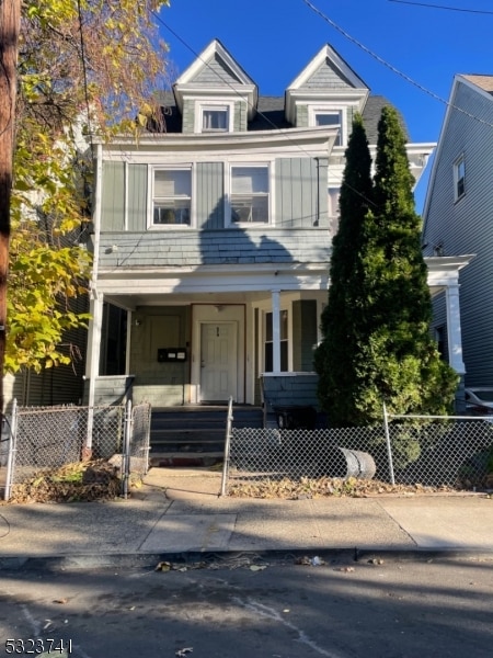 view of front facade featuring covered porch