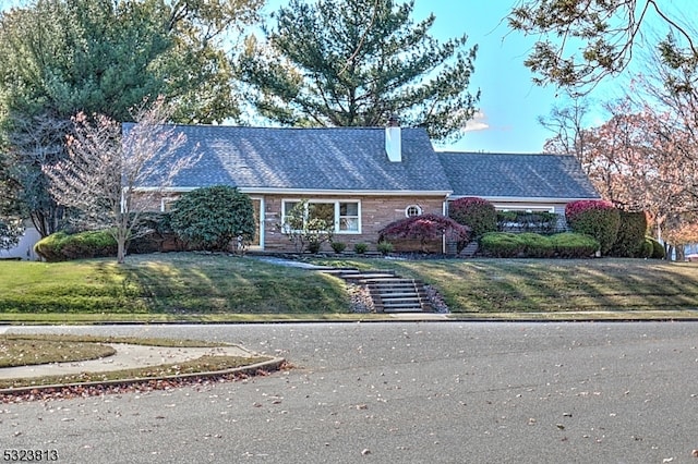 ranch-style house featuring a front lawn