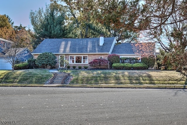 view of front of property with a front lawn