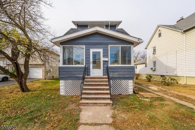 bungalow featuring a front yard