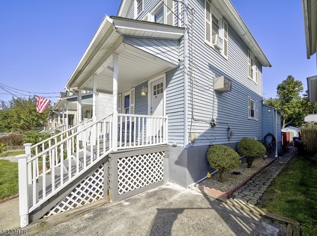 view of front facade with covered porch