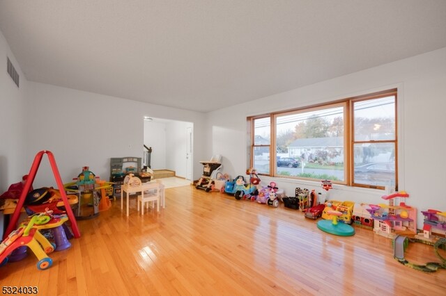 rec room with hardwood / wood-style floors