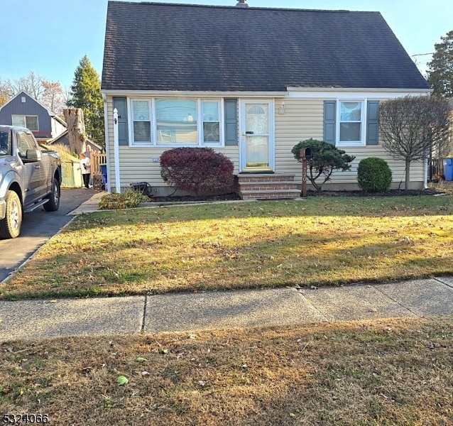 view of front of house with a front lawn