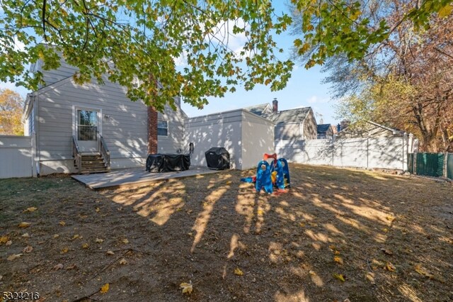 view of yard featuring a patio