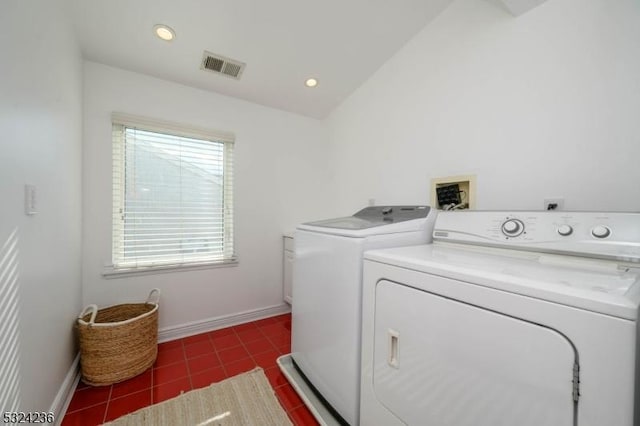 laundry room featuring visible vents, dark tile patterned flooring, cabinet space, baseboards, and washing machine and clothes dryer