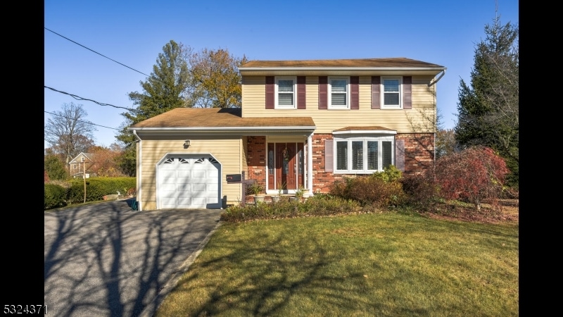 view of front facade featuring a garage and a front lawn