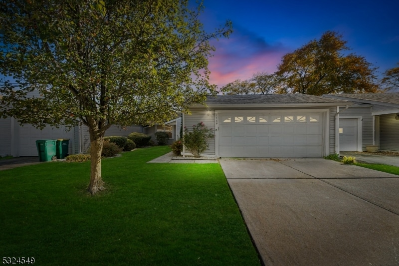 view of front of house featuring a lawn