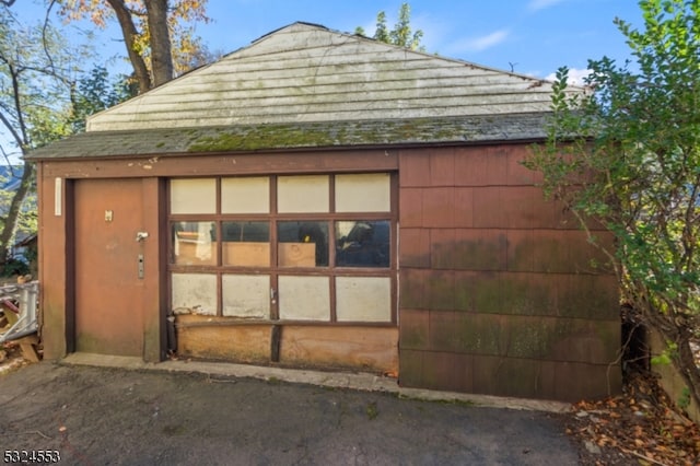 view of outbuilding