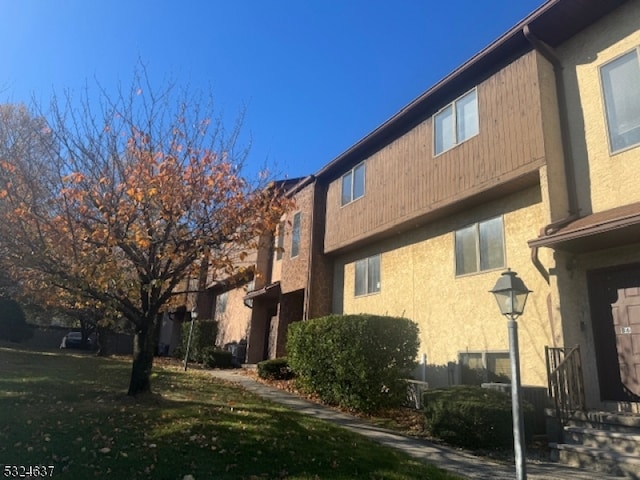 view of side of property featuring a yard