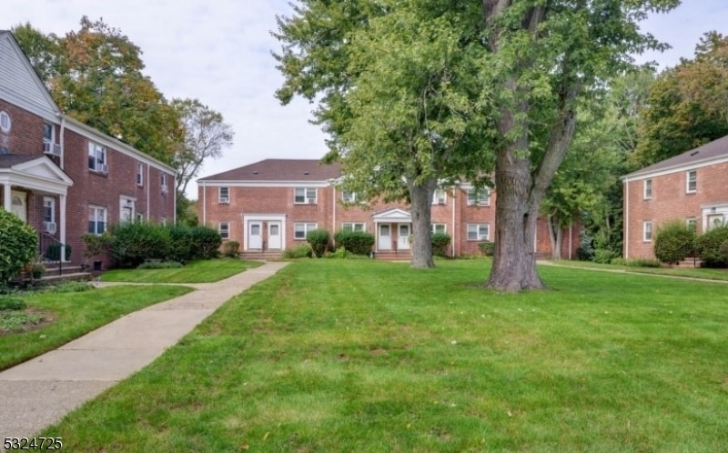 view of home's community featuring a lawn