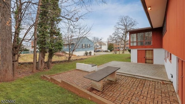 view of yard featuring a patio area