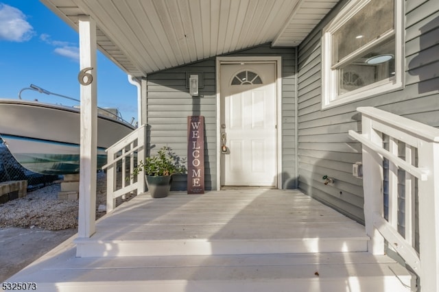 doorway to property with covered porch