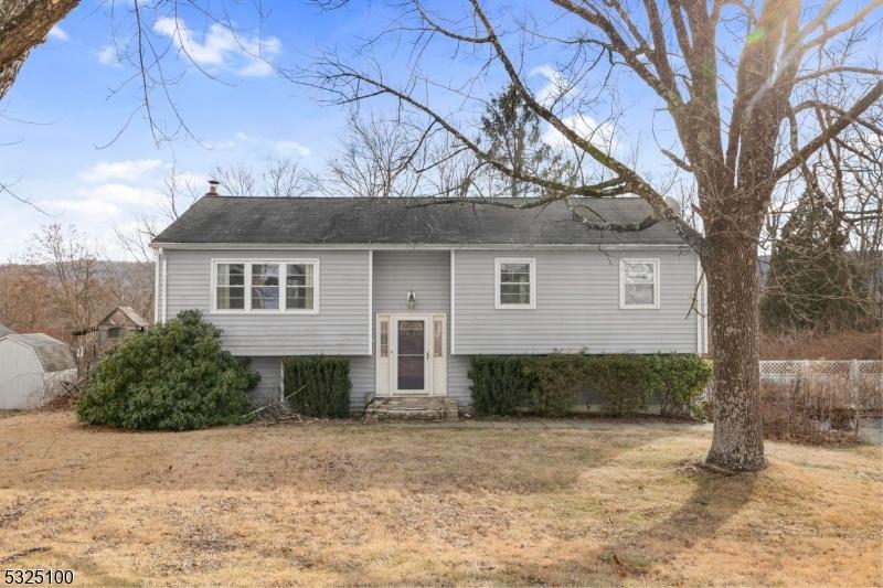 raised ranch featuring a front yard