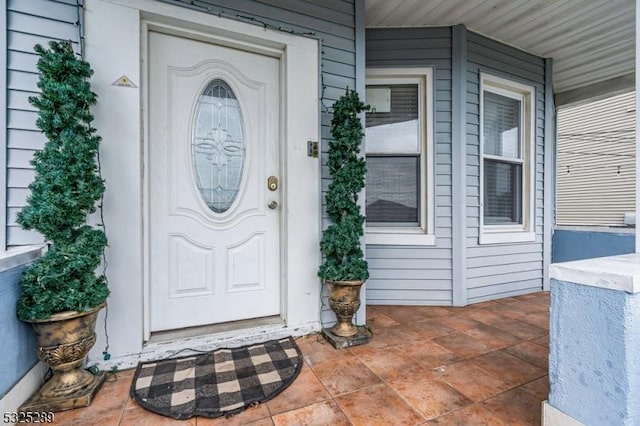 entrance to property featuring covered porch