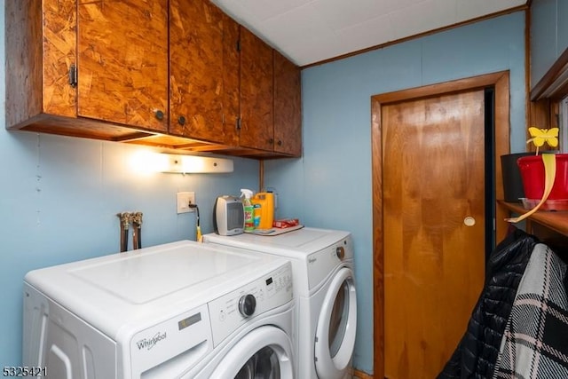 laundry room with cabinets and washer and clothes dryer