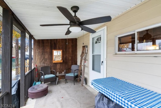 sunroom / solarium featuring ceiling fan