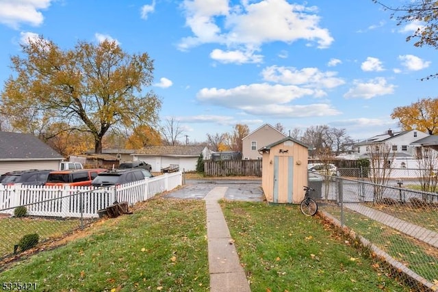 view of yard featuring a storage unit