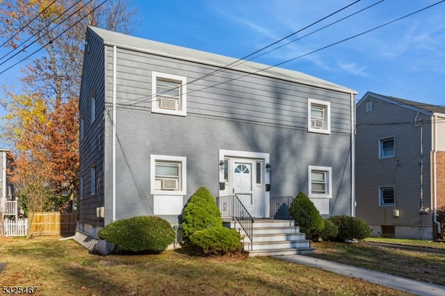 view of front of house featuring a front lawn