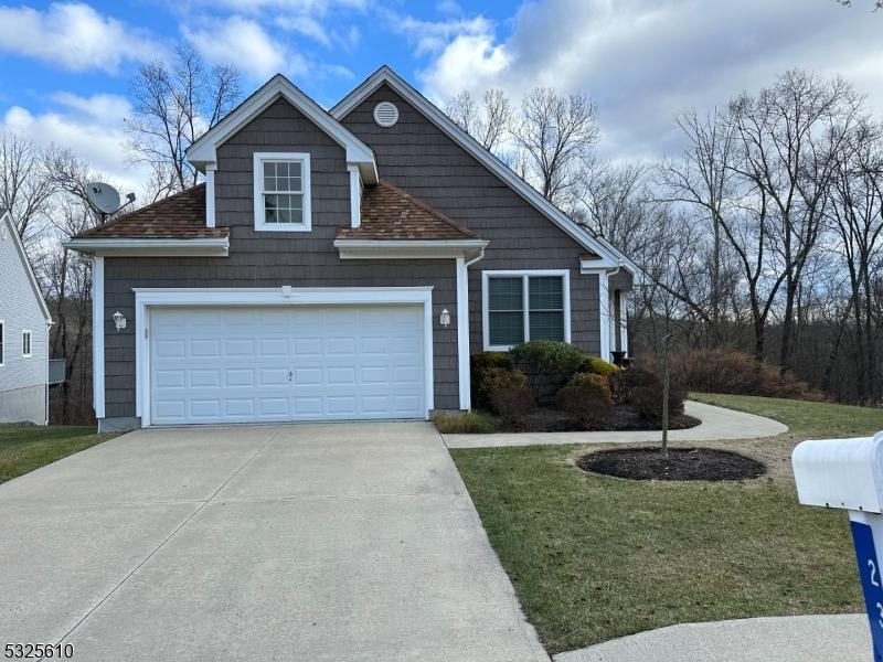 view of front of house with a front lawn