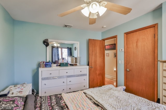 bedroom with ceiling fan