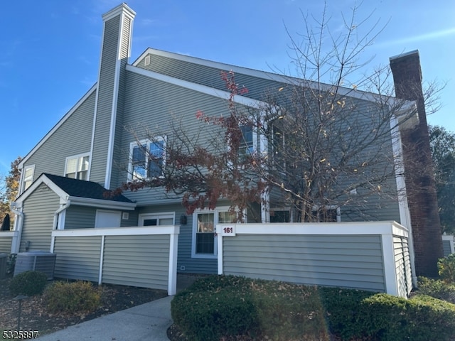 view of front facade featuring central AC unit