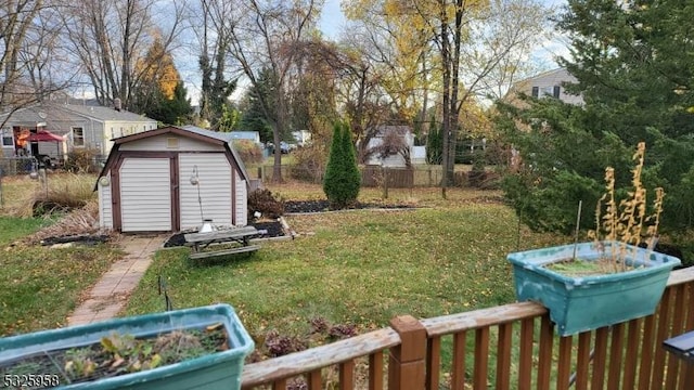 view of yard featuring a storage shed