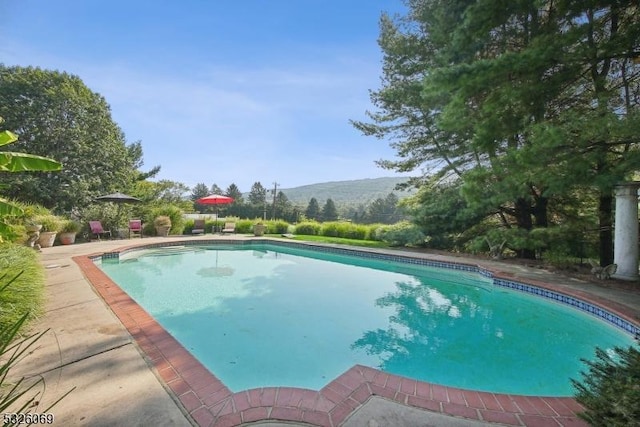 view of swimming pool featuring a mountain view