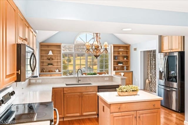 kitchen with sink, stainless steel appliances, a notable chandelier, lofted ceiling, and a kitchen island