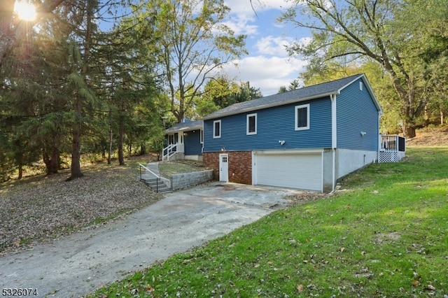 view of front of property featuring a front lawn and a garage