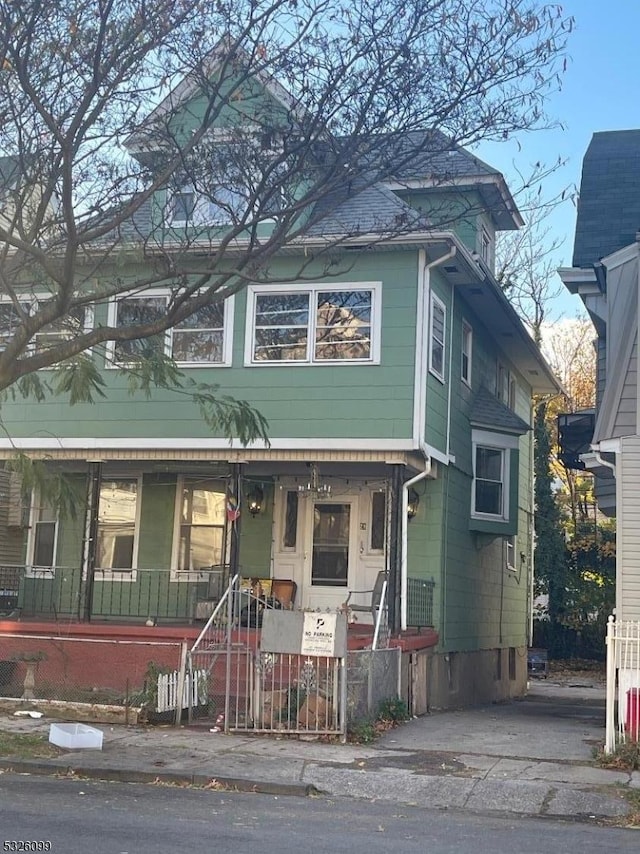 view of front facade featuring a porch