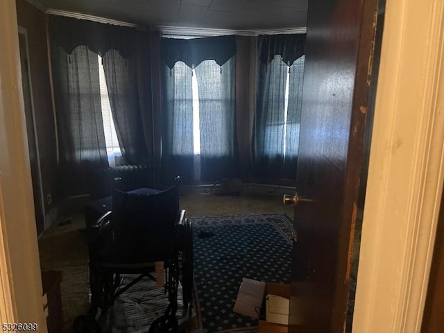 dining area with ornamental molding