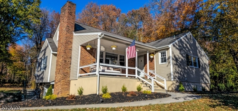 view of front facade with a porch