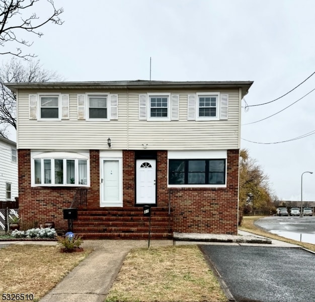 view of front of house