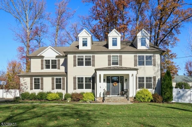 view of front facade featuring a front yard