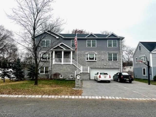 view of front facade with a garage and a front yard