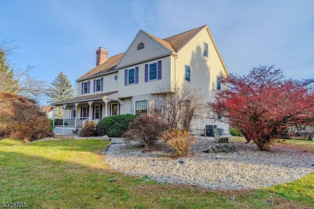 view of front of house with covered porch and a front lawn