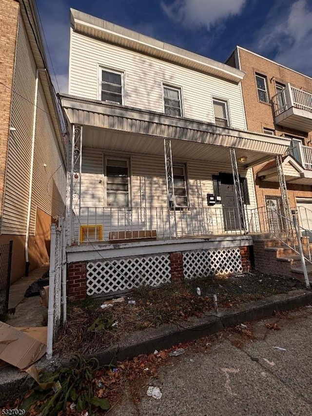 view of front of home featuring a porch