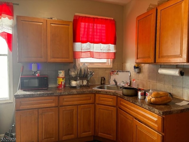 kitchen with plenty of natural light, sink, and decorative backsplash