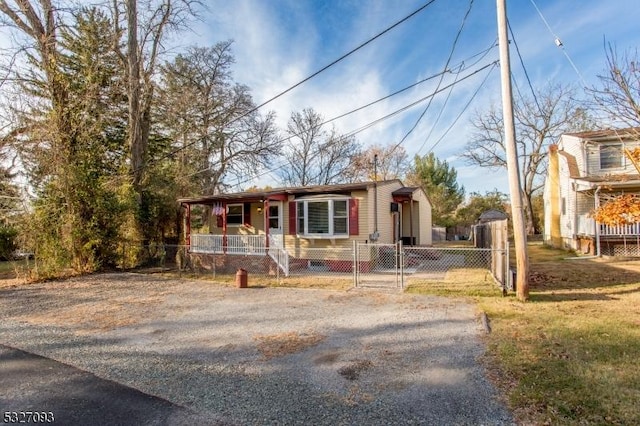 view of front of property featuring covered porch