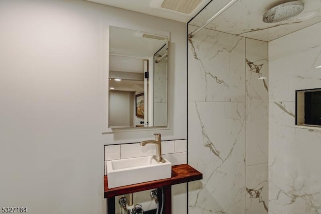 bathroom featuring sink