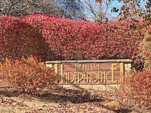 view of community / neighborhood sign