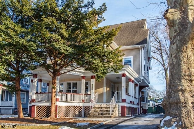 view of front of house featuring covered porch