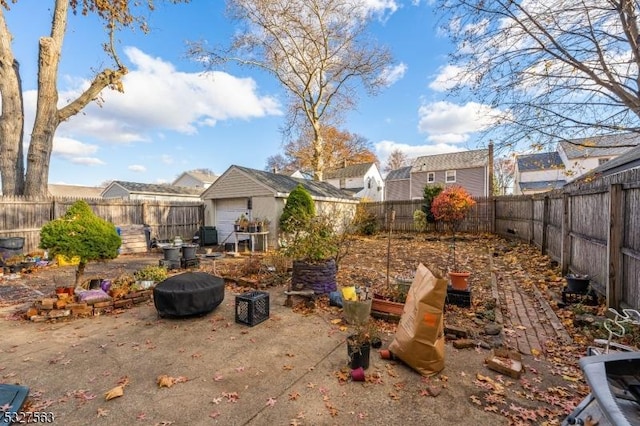 view of yard featuring a garage and an outdoor structure