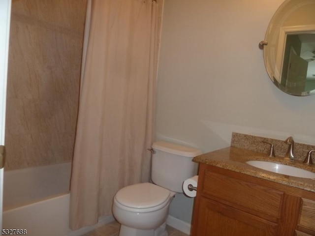 full bathroom with shower / tub combo, vanity, and toilet