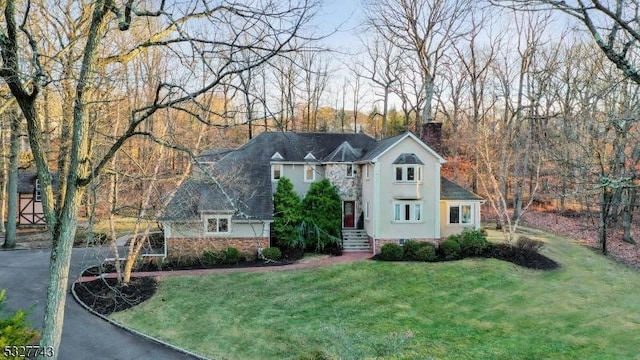 view of front of home with a front lawn