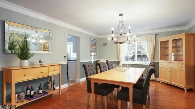 dining area featuring a notable chandelier, dark wood-type flooring, and crown molding