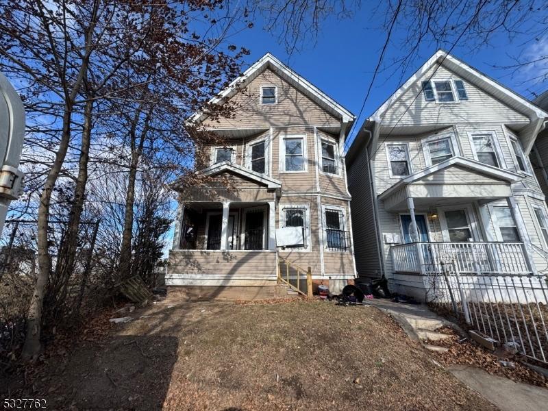 view of front of home with covered porch